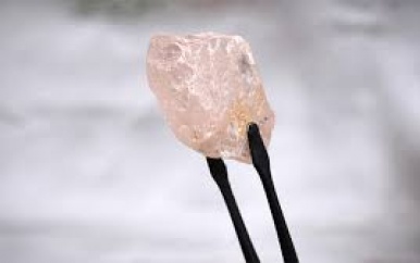 Zeldzame roze diamant in Angola gevonden: grootste vondst in driehonderd jaar