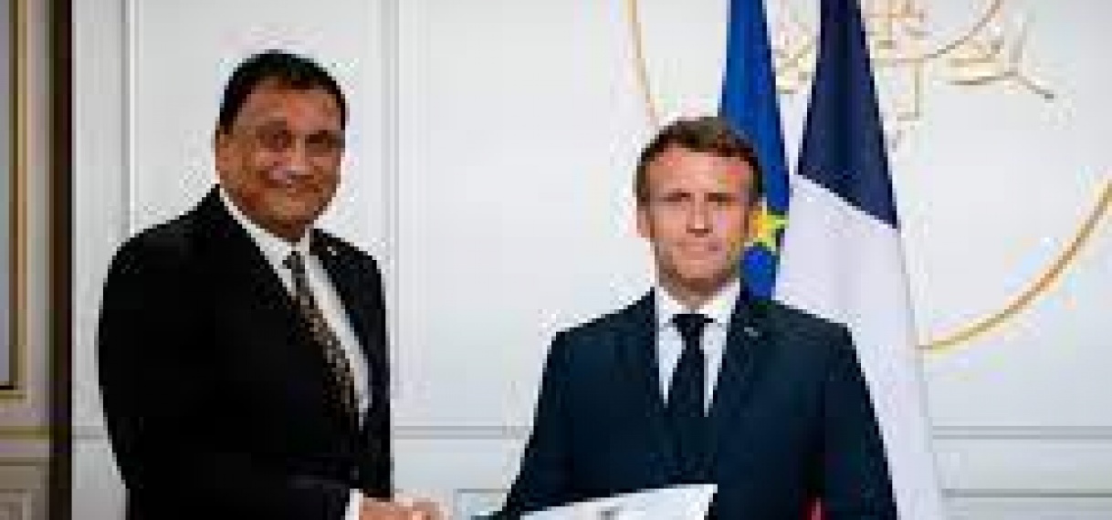 Ambassadeur Ori overhandigt geloofsbrieven aan president Macron van Frankrijk