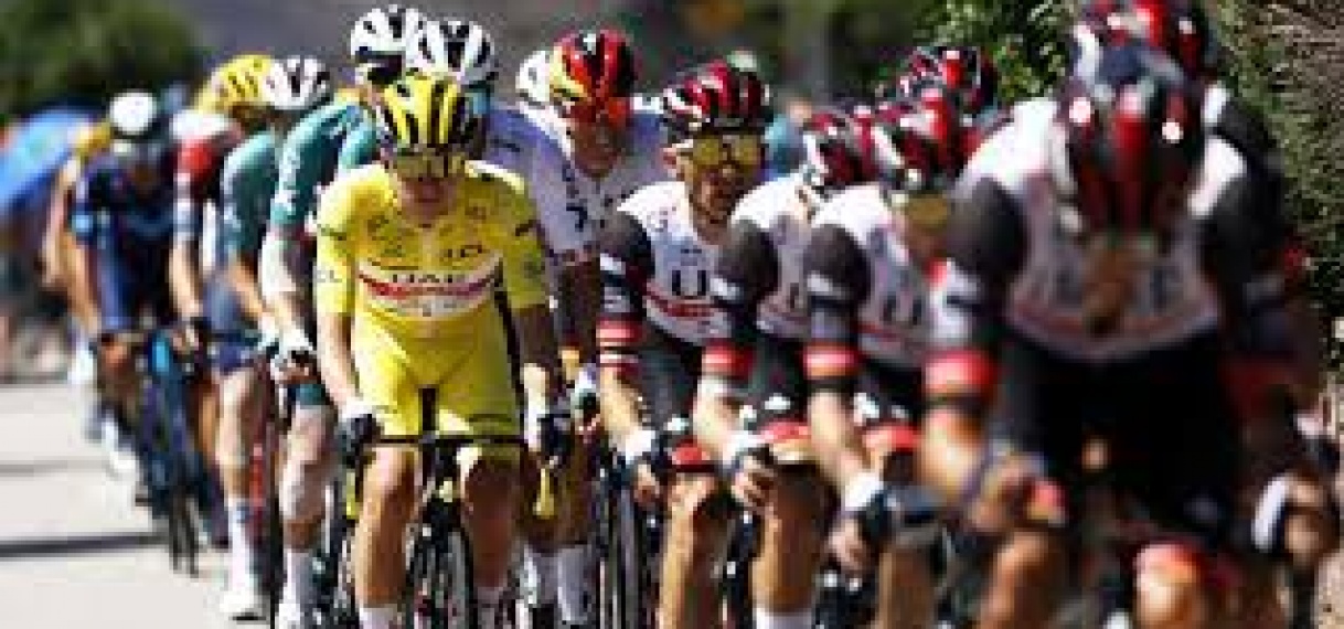 Eerste coronagevallen in Tour: Pogacar ziet ploegmaat Laengen wegvallen