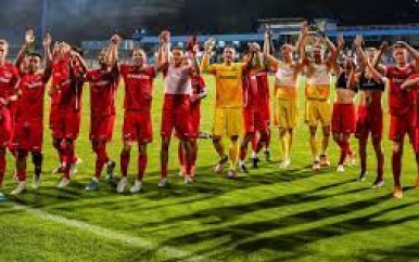 AZ tankt vertrouwen in Bosnië: ‘Zijn nu verplicht om duels met Dundee te winnen’