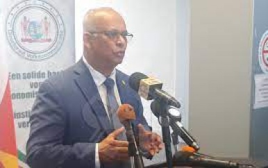 Ramdin:”New Surfin is niet crimineels