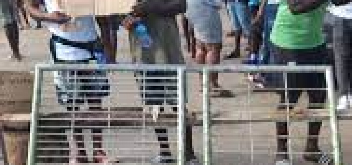 Bewoners Brokopondo baricaderen weg naar Afobakka