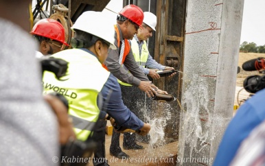 President geeft startsein constructie Shore Base Suzannadaal