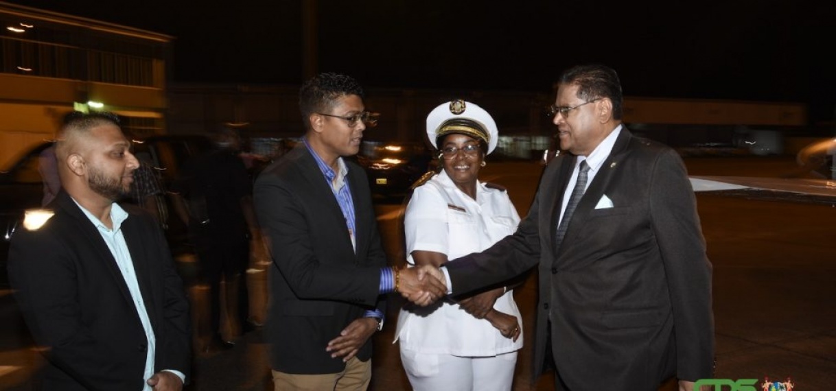 President Santokhi terug na werkbezoek op Trinidad & Tobago