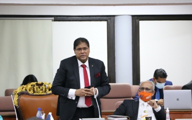 President dient oppositie van repliek