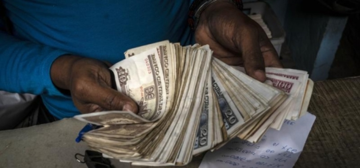 Cubanen kunnen weer dollars kopen van de overheid