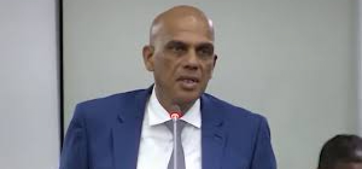 Statement President Suriname; Minister Financiën en Planning stelt portefeuille beschikbaar