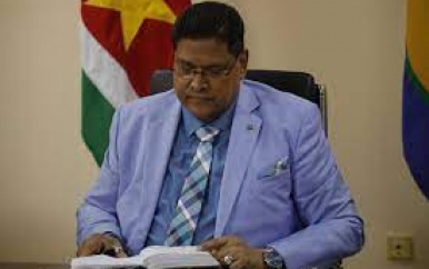 President Santokhi brengt verklaring uit over SLM en EBS