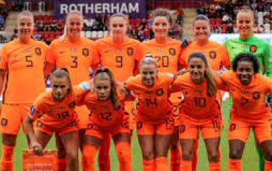 Oranjevrouwen verliezen terrein op wereldranglijst na vroege EK-uitschakeling