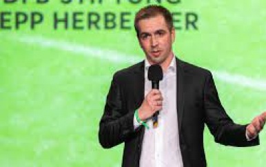Lahm roept spelers Duitsland op zich uit te spreken tegen WK in Qatar