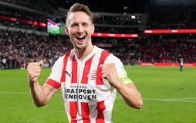 De Jong in extase na winnende goal voor PSV: ‘Hier ben ik voor teruggekomen’