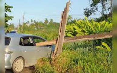 EBS-paal doorboort bestuurdersstoel na verkeersongeval