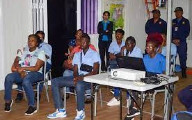 Kustwacht Suriname houdt educatieve dagtocht voor leerlingen