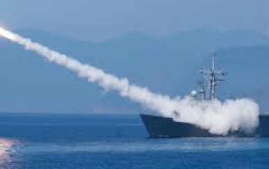 China vuurt raketten af die rondom Taiwan in het water neerkomen