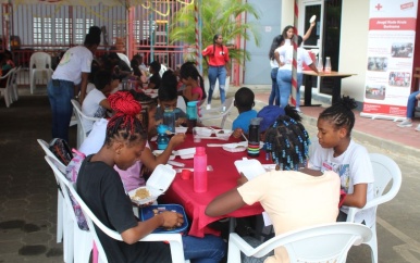 Surinaamse Rodekruis vakantieschool van start
