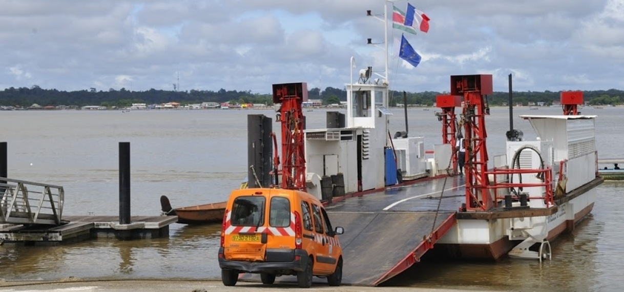 Ondertekening overeenkomst Suriname en Frans-Guyana m.b.t. nieuwe Veerverbinding en veerboot