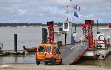 Ondertekening overeenkomst Suriname en Frans-Guyana m.b.t. nieuwe Veerverbinding en veerboot