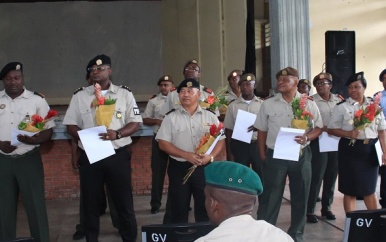 Negentien militairen klaargestoomd om leiding te geven