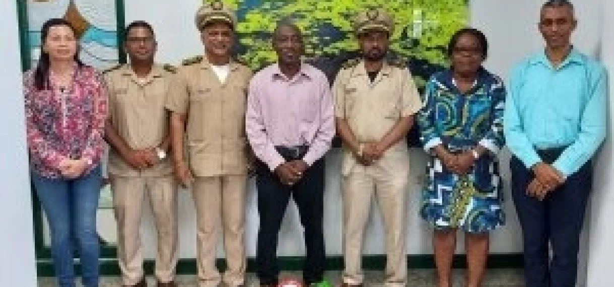 Districtscommissarissen Bhola en Radjab hebben kennismaking met directie NV Havenbeheer Suriname