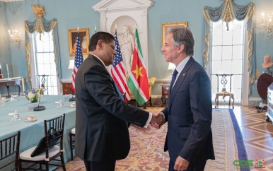 President Santokhi en staatssecretaris Anthony Blinken bespreken relatie Suriname en VS