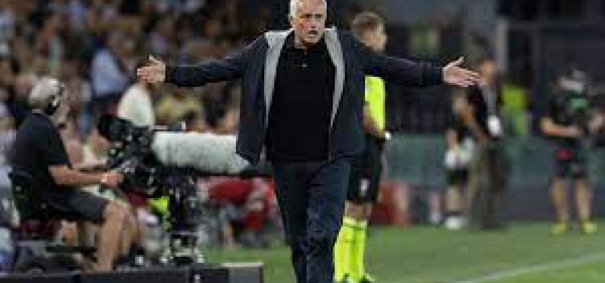 Mourinho spaart Karsdorp na cruciale fout: ‘We hebben als team gefaald’