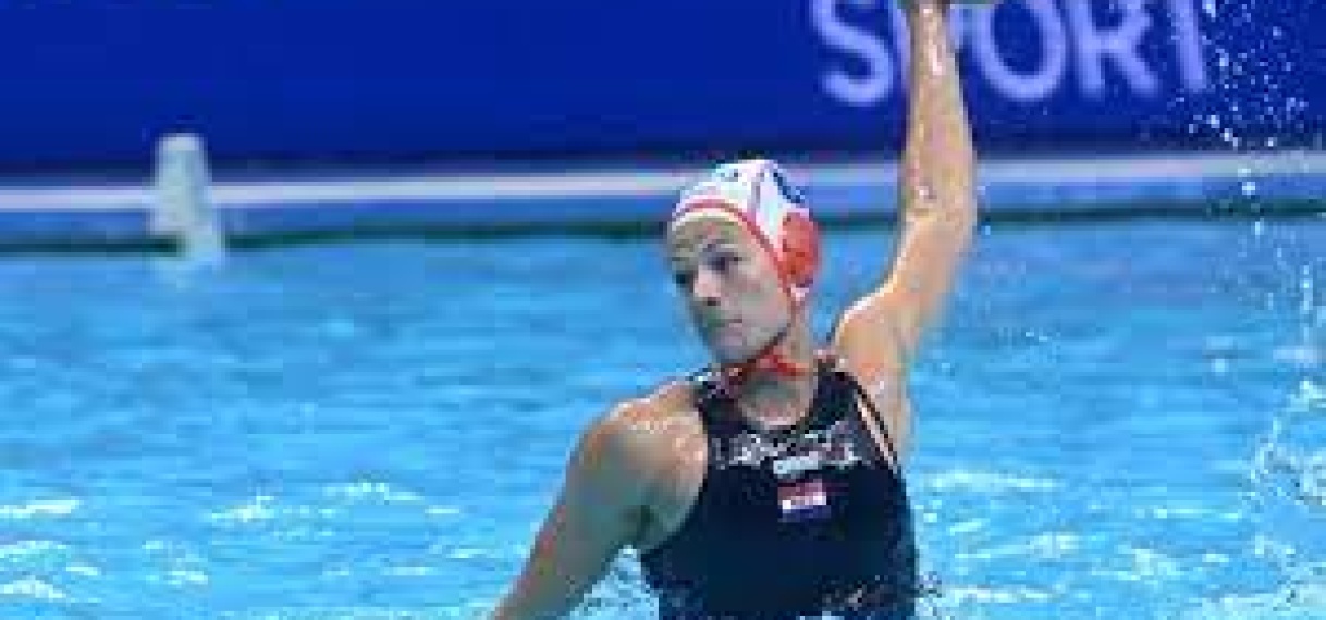 Waterpolosters grijpen in verhit duel met Italië naast brons op EK
