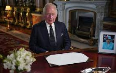 Charles in eerste toespraak: ‘Ik zal u de rest van mijn leven trouw dienen’