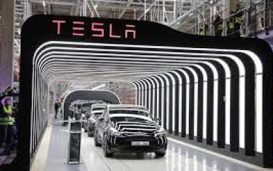 Tesla opnieuw aangeklaagd om misleidende reclame over zelfrijdende functies