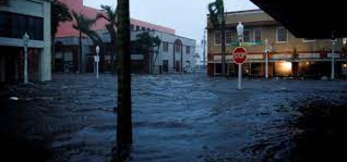 Veel stroomuitval in Florida en inwoners zitten vast in hun huizen door orkaan Ian