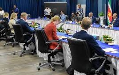 Suriname en Nederland buigen zich over visumproblematiek en restantmiddelen