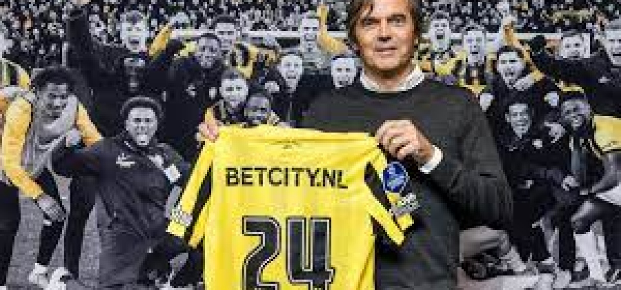 Cocu verrast met terugkeer bij Vitesse: ‘Juiste club op het juiste moment’