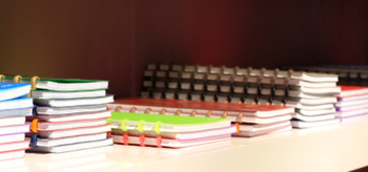 Distributie schoolmateriaal in het ressort Tapanahony