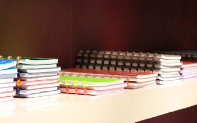 Distributie schoolmateriaal in het ressort Tapanahony