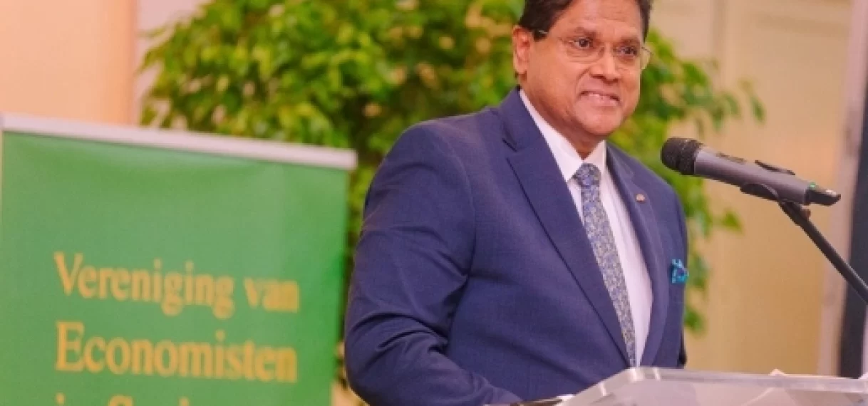 President Santokhi voorstander functionele relatie regering en VES
