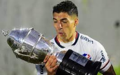 Scorende Suárez bekroont terugkeer bij Nacional met kampioenschap