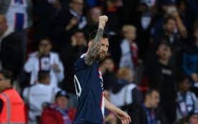 Invaller Kylian Mbappé voorkomt puntenverlies PSG, sublieme vrije trap Lionel Messi