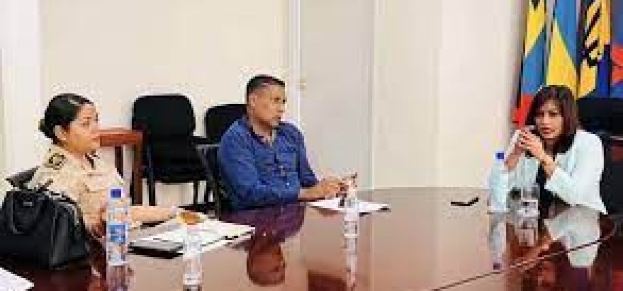 Dc Saramacca en DNA-lid Debie bespreken problemen met EZ-minister