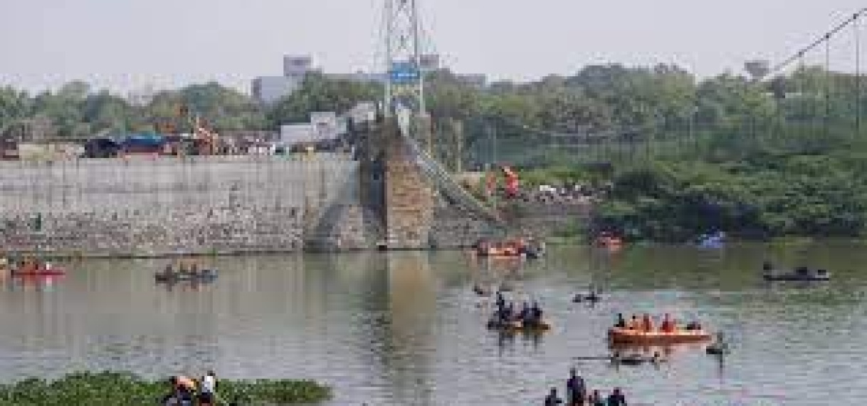 Dodental door instorting hangbrug India loopt op tot 141, negen arrestaties