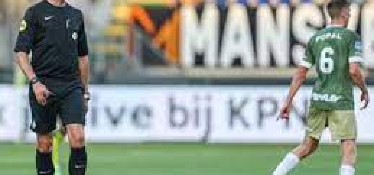 Scheidsrechter van het Jaar Awards zet de scheids in het zonnetje