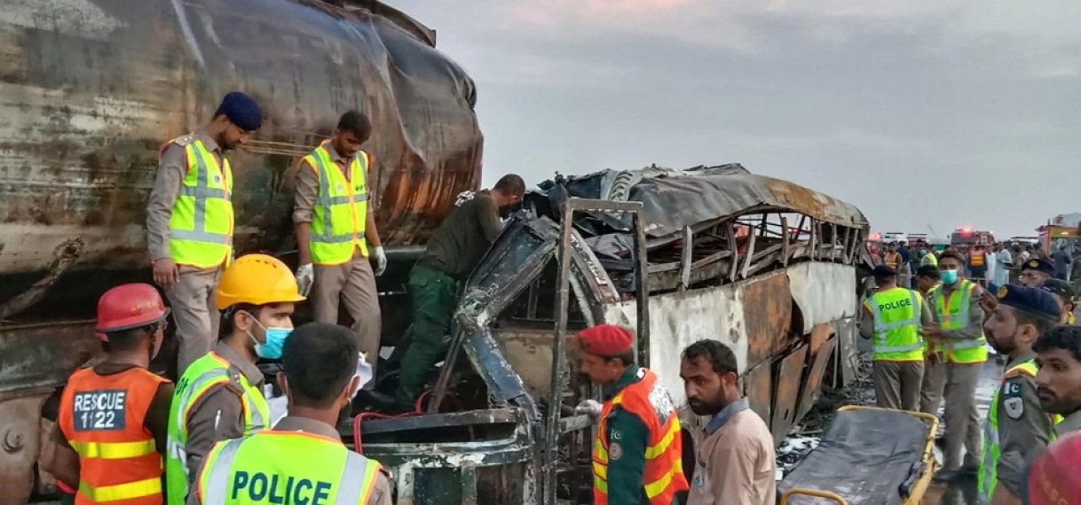 Minstens 20 doden bij brand in een bus in Pakistan
