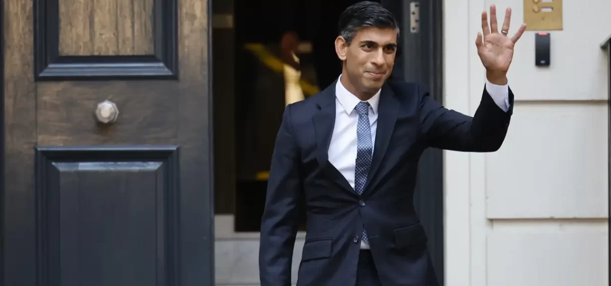 Rishi Sunak officieel beëdigd als kersverse premier van het Verenigd Koninkrijk