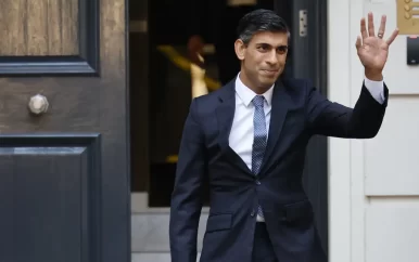 Rishi Sunak officieel beëdigd als kersverse premier van het Verenigd Koninkrijk