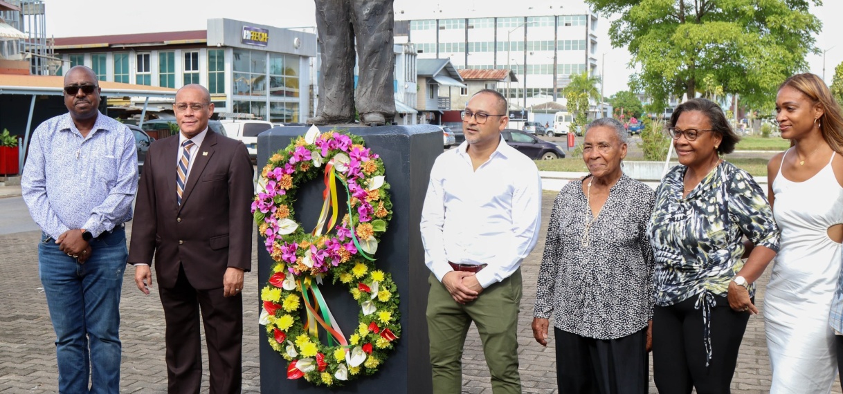 Standbeeld Cyrill Daal verplaatst naar Pater Weidman Plein