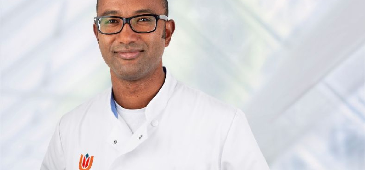 Uroloog Pigot brengt bezoek aan Suriname