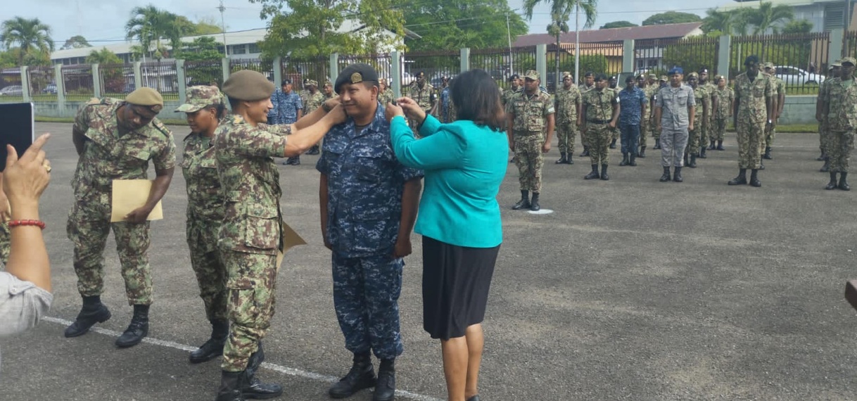 Defensie bevordert 92 militairen in naast hogere rang