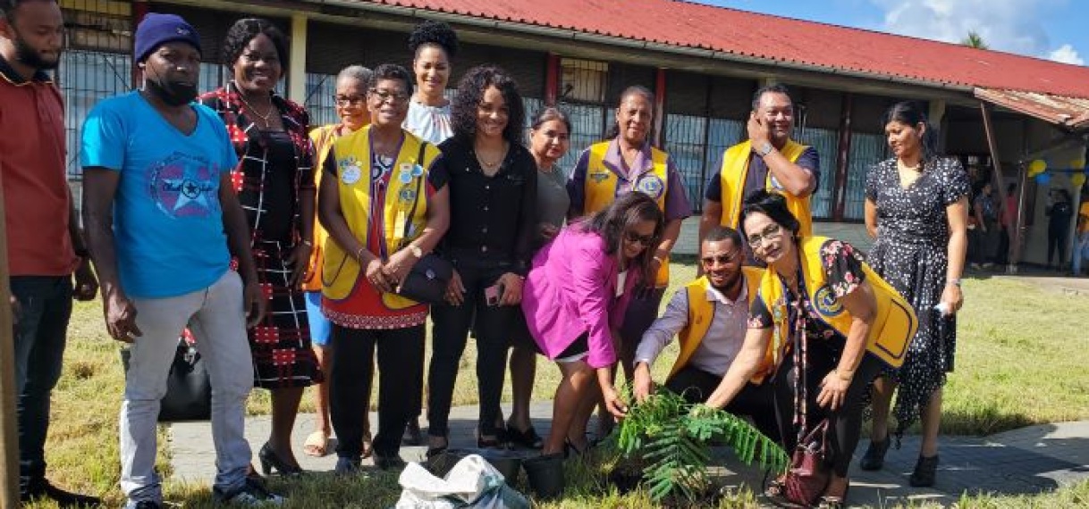 Kick-off activiteiten 40 jarige IMEAO-1 met planten van bomen