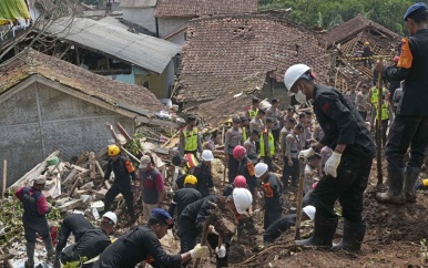 UPDATE: Nog tientallen vermisten na aardbeving Indonesië