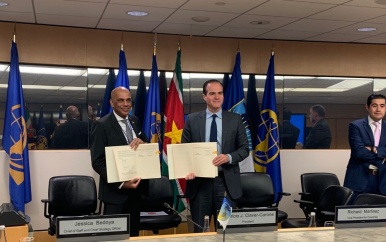 Suriname en IDB ondertekenen twee nieuwe leningen