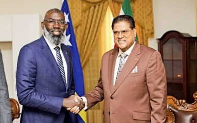 Minister- president Curaçao op bezoek in Suriname
