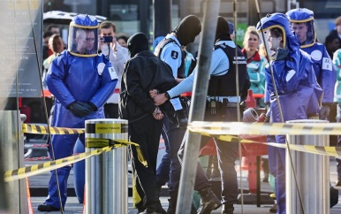 UPDATE: Op Schiphol aangehouden man had geen gevaarlijke stoffen bij zich